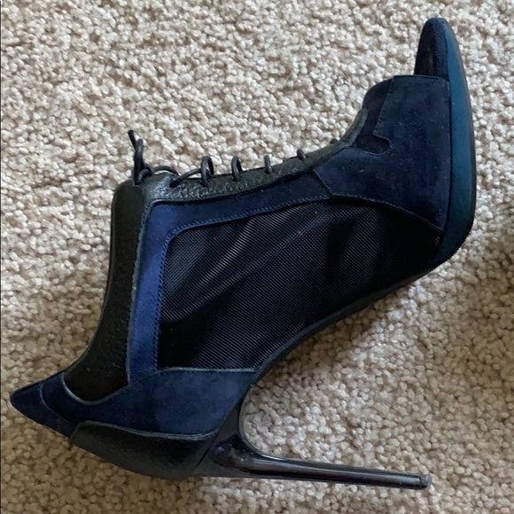 Burberry navy/black heels size 36.5 - Picture 7 of 8
